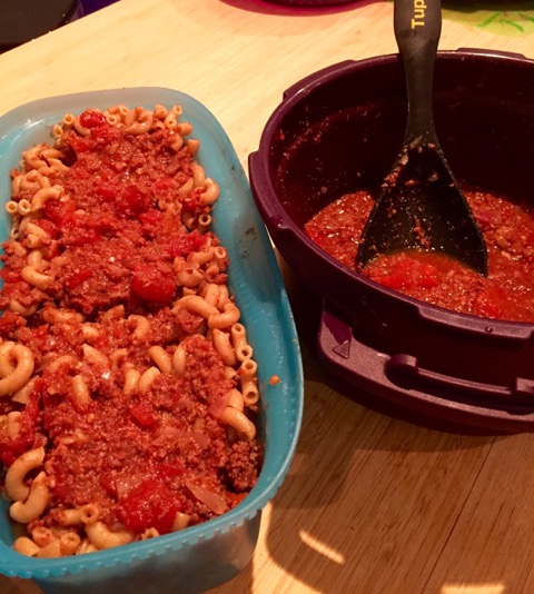 saucisse ( knacki) au coulis de tomate au micro onde ( tupperware